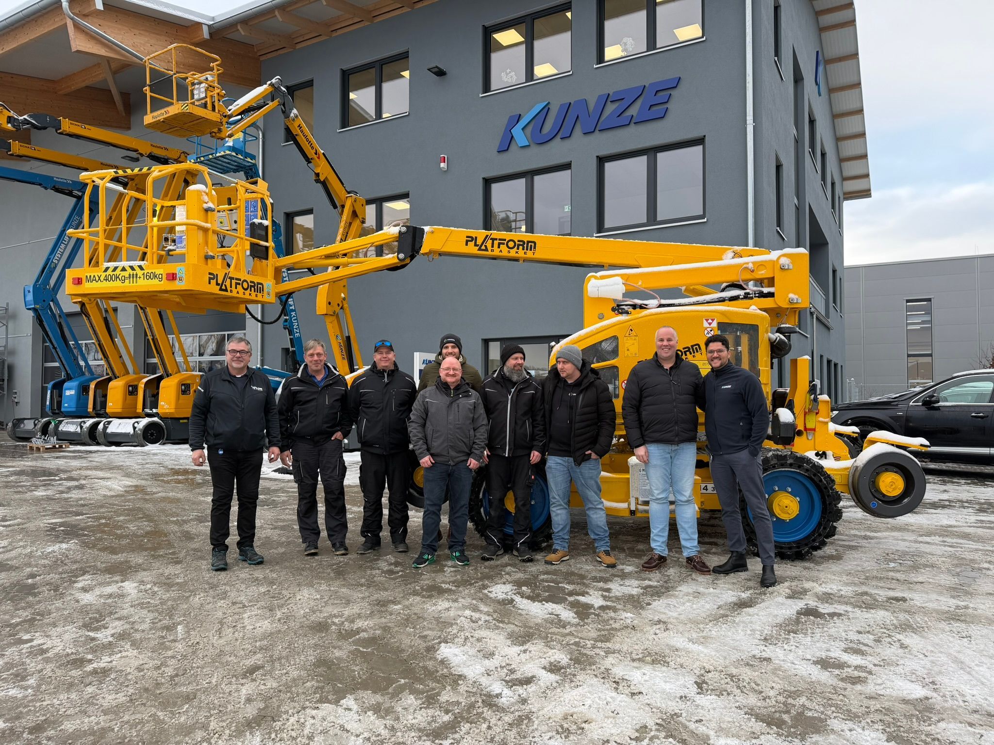 SYSTEM LIFT Möller Manlift und SYSTEM LIFT KUNZE mit Zweiwege-Arbeitsbühne
