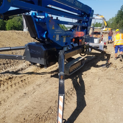 Raupen Bühne auf unwegsamen Boden Raupen Bühne auf unwegsamen Boden
