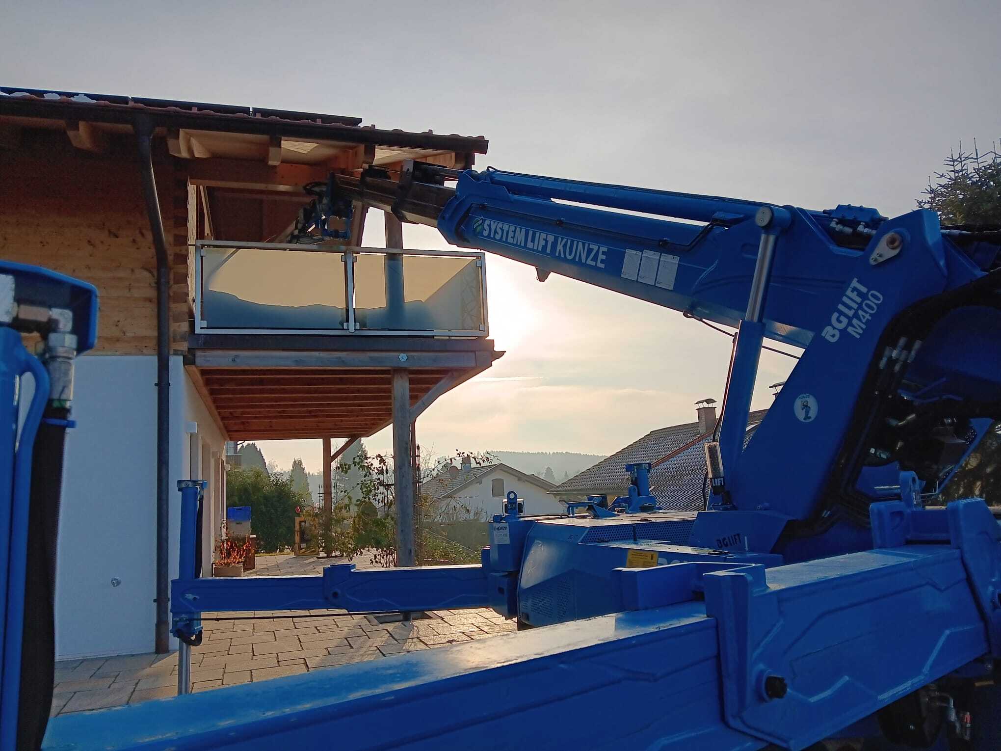Minikran M400 Einsatz mit Glassauger C600