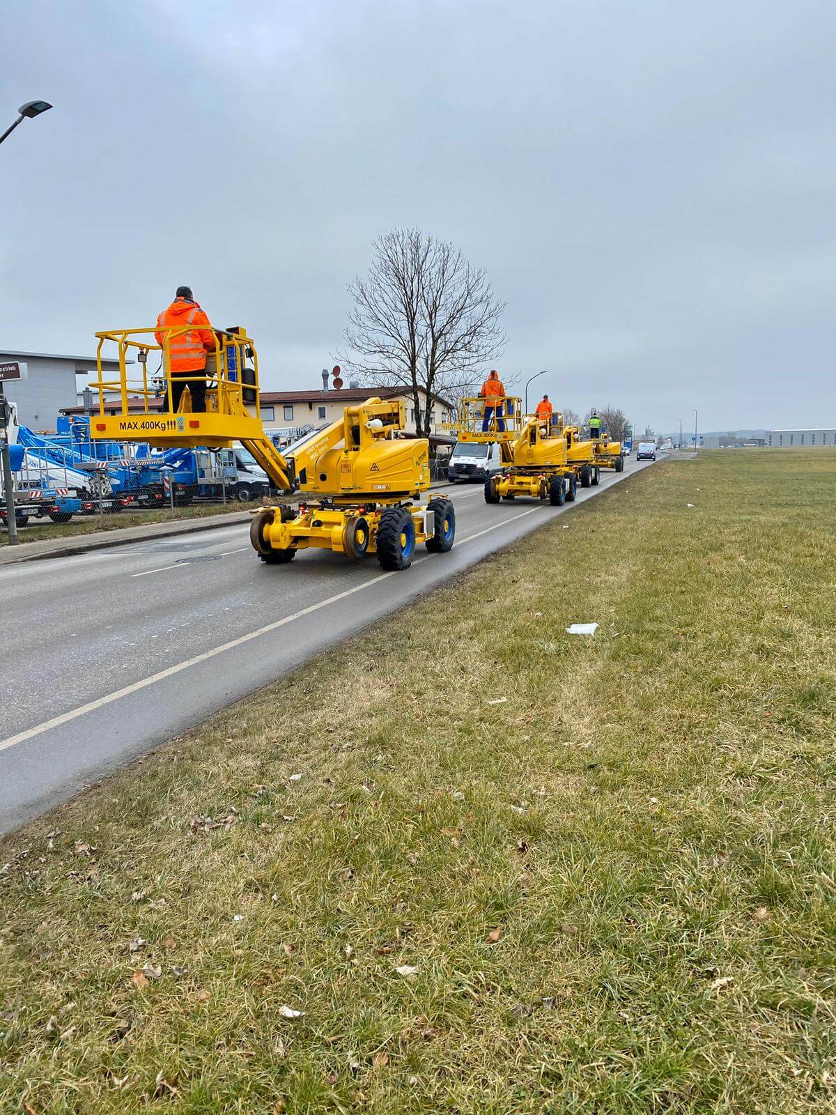 Erweiterung auf Vertrieb von Minikranen und Zweiwegetechnik