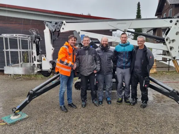 Raupen-Arbeitsbühne Auslieferung mit Jonuz Ljaci 